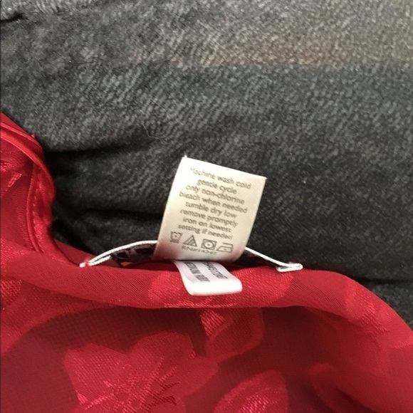 NINE and Co red satin look tank size med - Picture 4 of 16